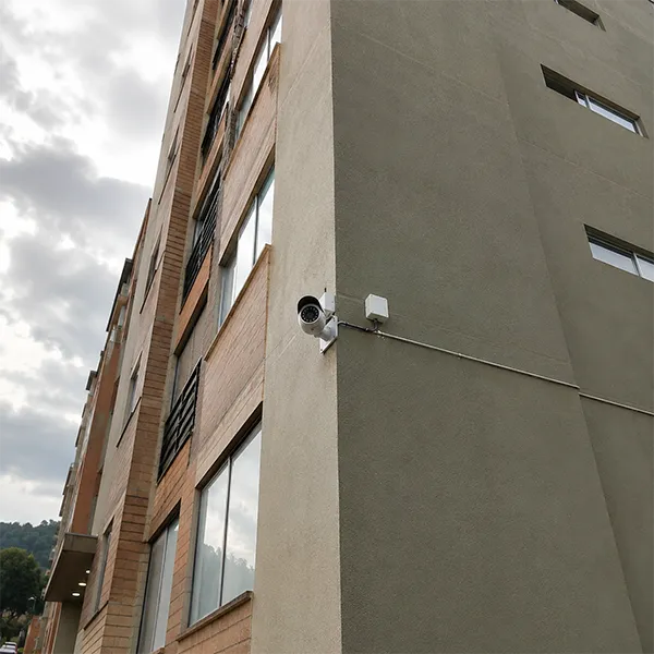 Revisión de cámaras de seguridad en Bogotá